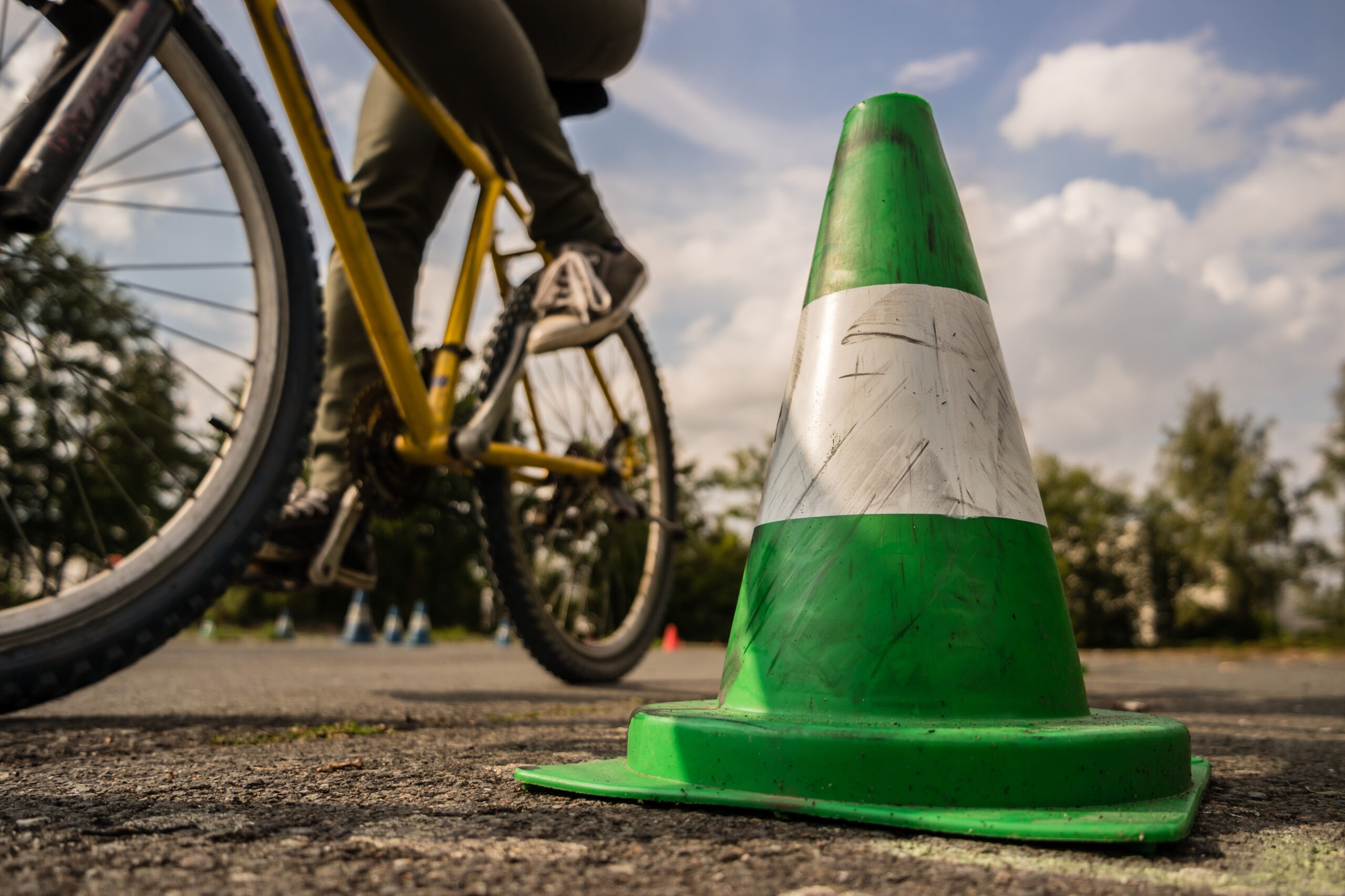 Mehr über den Artikel erfahren Fahrsicherheitstraining mit ADFC Radspaß – sicher unterwegs